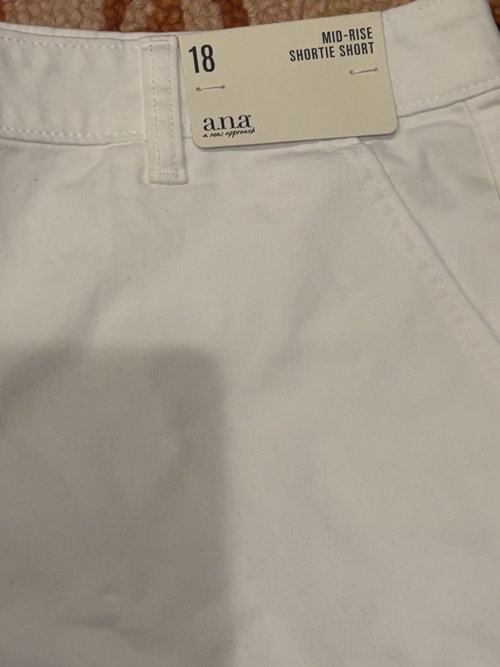 🎃a.n.a   white 3 1/2" Mid Rise Bermuda size 18 - Picture 5 of 7
